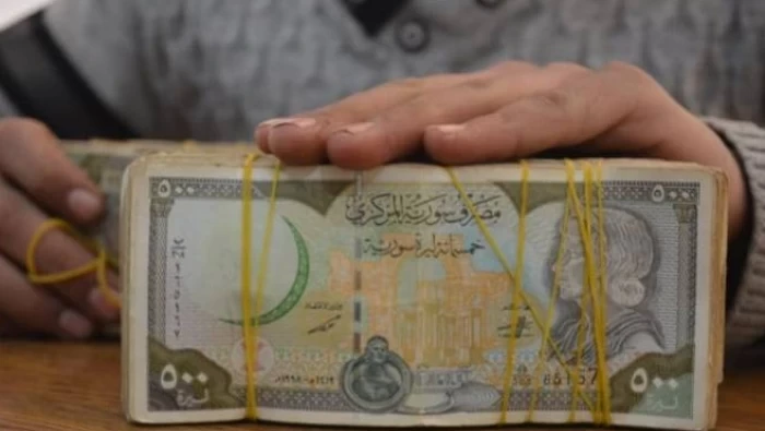 سعر صرف الليرة السورية والذهب امام بعض العملات في أسواق دمشق وحلب