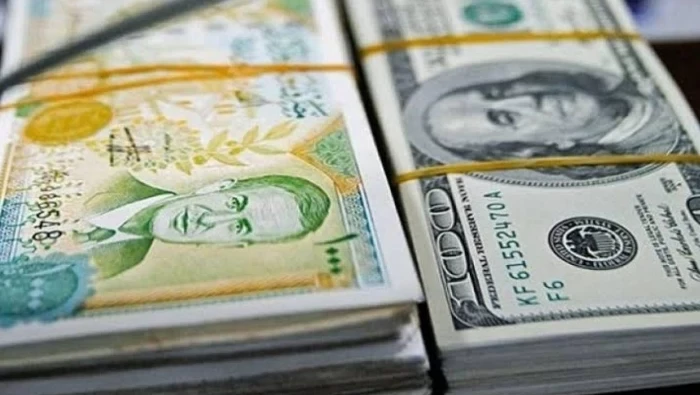 اغلاق سعر الليرة السورية مع استمرار انخفاضها في دمشق وحلب