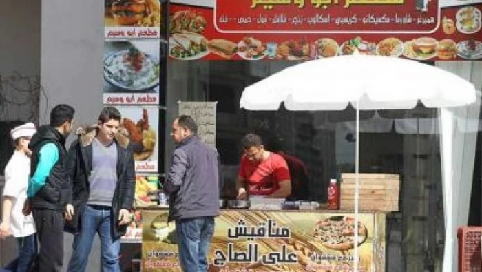 السلطات التركية تقوم بتحرير غرامات مالية على أصحاب محلات عربية في أزمير