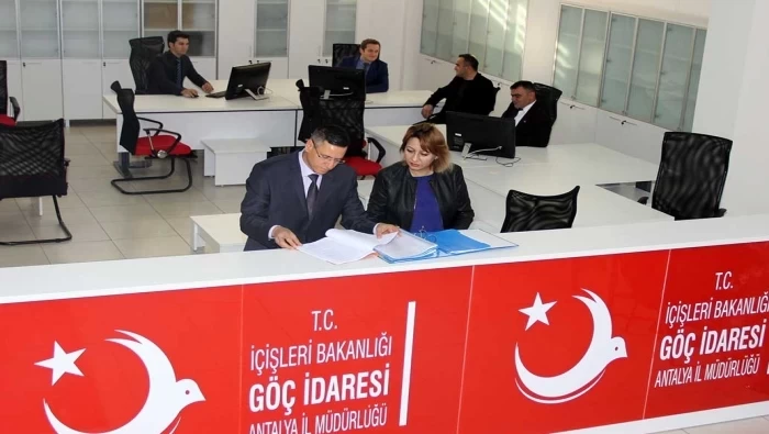 الهجرة التركية تتيح الحصول على إذن سفر عن طريق تطبيق “E-devlet”