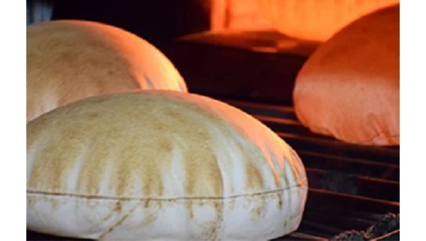 الرغيف بين العدد والوزن… جدل يتصاعد مع تراجع جودة الخبز في الأفران