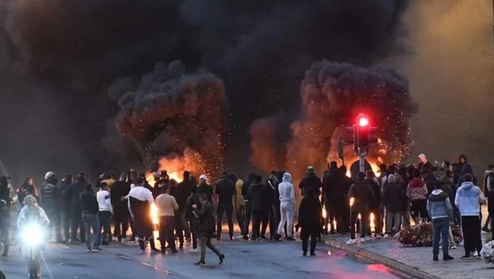 احتجاجات غاضبة في السويد إثر حرق متطرفين للقرآن الكريم (فيديو)