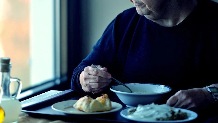 تسـمم غذائي يؤدي إلى وفـاة رجل وابنه بعد تناول وجبة 'محشي'