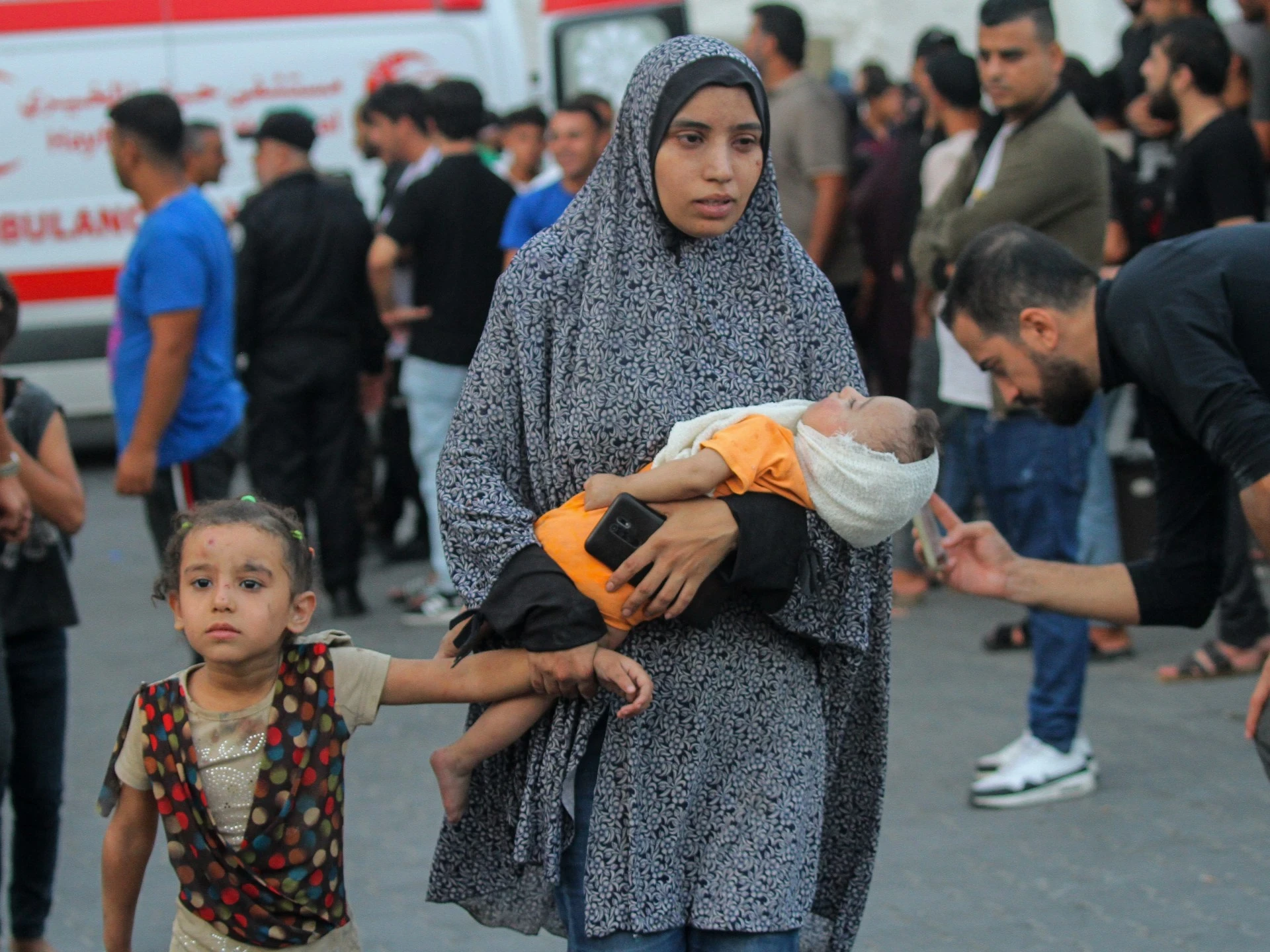 وزارة الصحة في غزة تطلق نداء الإنقاذ وتطلب دعمًا دوليًا أمام تصعيد الاحتلال الإسرائيلي في مجمع ناصر الطبي