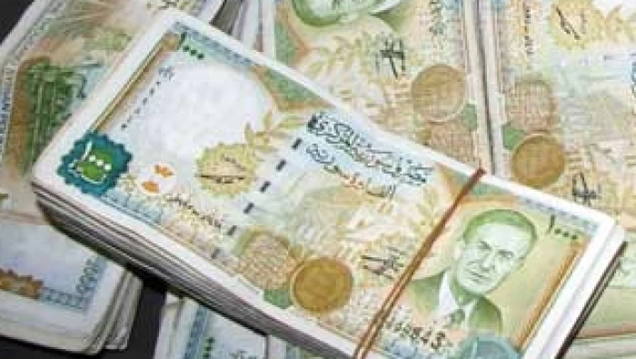 انخفاض كبير بسعر الليرة السورية أمام العملات الأجنبية عند الإغلاق