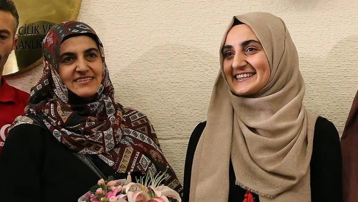 عودة المواطنة التركية أوزكان لبلادها  بعد اعتقال دام شهر في سجون الاحتلال الإسرائيلي