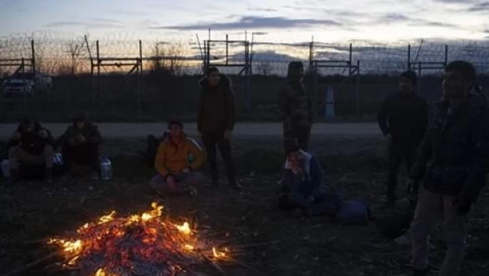القوات الحدودية اليونانية تواجه المهاجرين بالغازات المسيلة للدموع
