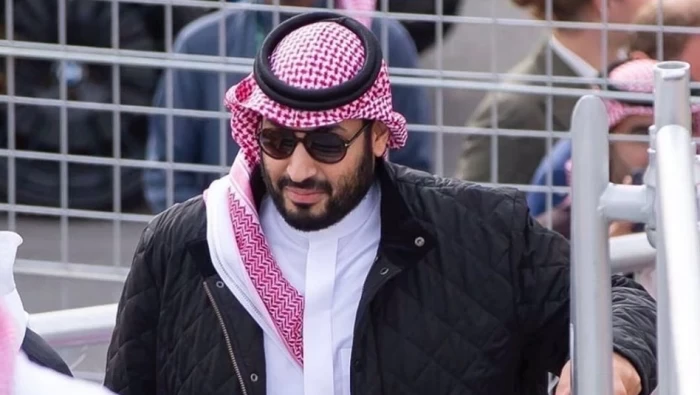 جاكيت محمد بن سلمان يثير الاهتمام في السعودية.. وآلاف الطلبات على المنتج خلال 4 ساعات