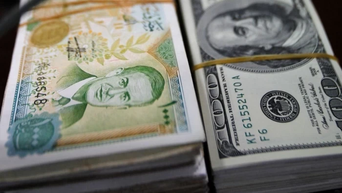انهيار مستمر بسعر الليرة السورية أمام العملات الأجنبية