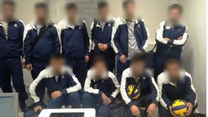القبض على طالبي لجوء سوريين متنكرين بملابس فريق كرة طائرة كانوا ينوون مغادرة أثينا إلى زيوريخ