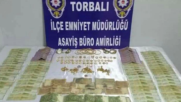 الشرطة التركية تلقي القبض على عصابة سرقت العشرات من قطع الذهب ومئات آلاف الليرات السورية