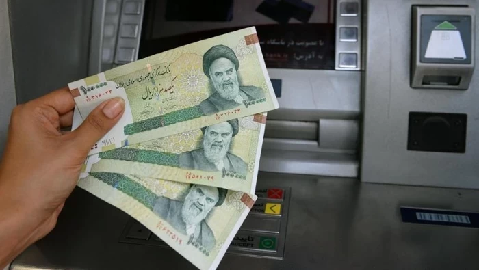 الريال الإيراني يهبط إلى مستوى قياسي مقابل الدولار