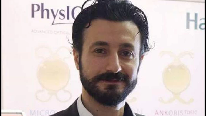 طبيب سوري يطبق تقنية حديثة عالمياً في زرع عدسات العين