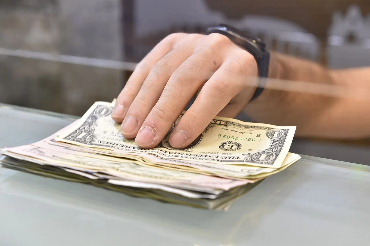 الليرة السورية تسجل انخفاضاً متواصلاً