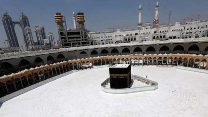 مفتي السعودية: صلاة التراويح والعيد بالبيوت بسبب كورونا