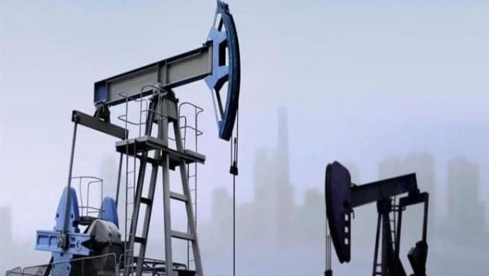 أسعار النفط ترتفع بفضل تفاؤل إزاء تمخض اجتماع لأوبك عن خفض للإمدادات