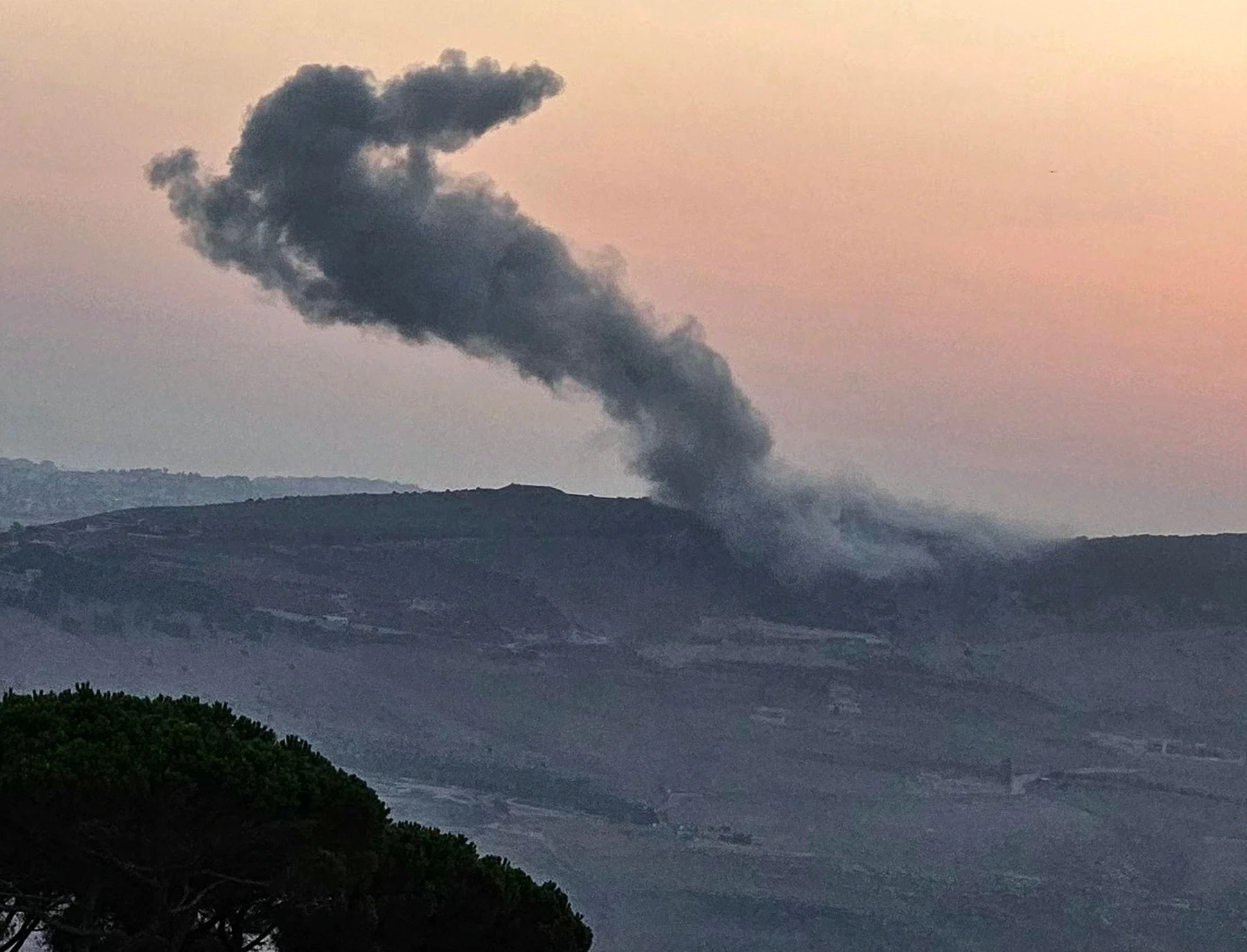 مقـ.ـتل مواطن سوري وإصابة سيدة سورية بغـ.ـارات إسرائيلية على المصيلح جنوبي لبنان