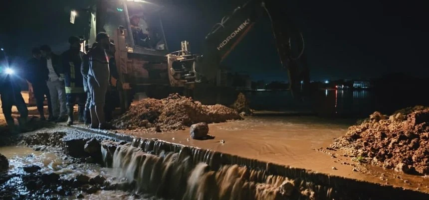 فرق الدفاع المدني السوري تتعامل مع 50 حالة ميدانية جراء المنخفضات الجوية