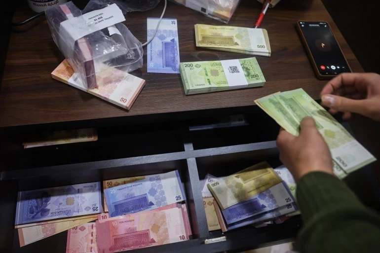 سعر صرف الليرة السورية عند افتتاح يوم الأحد