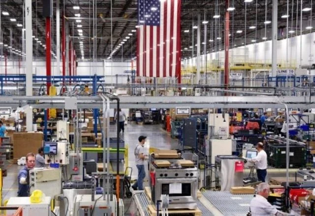 الشركات الصغيرة تواجه ضغوط الرسوم الجمركية قبل العطلات