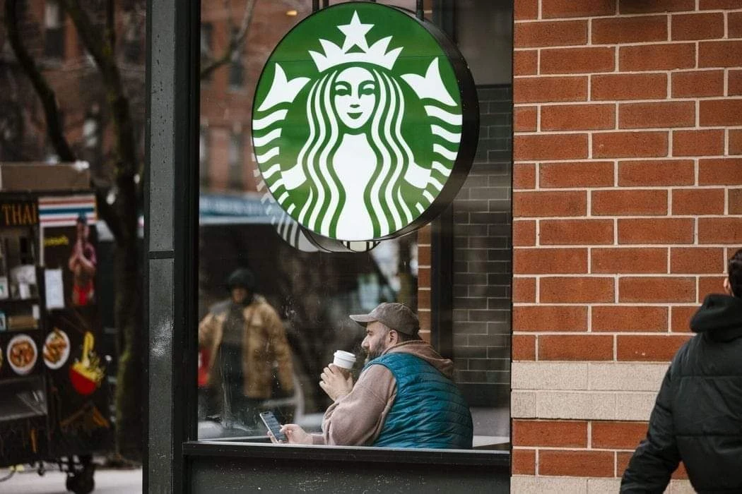 خسـائر فـادحـة لأسهم مقاهي Starbucks