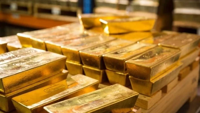 أسعار الذهب ترتفع بفعل تراجع الدولار وتحوط نهاية العام