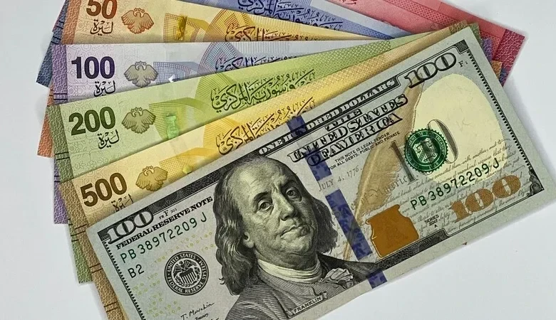 تراجع جديد تسجله الليرة السورية عند افتتاح يوم الثلاثاء