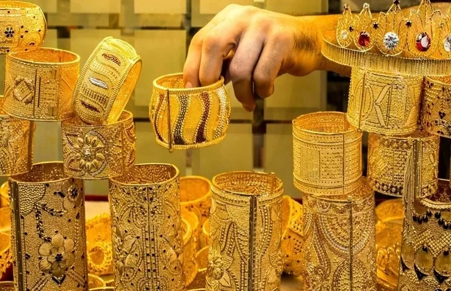 أسعار الذهب في دمشق اليوم بين تراجع الليرة وتقلبات الدولار