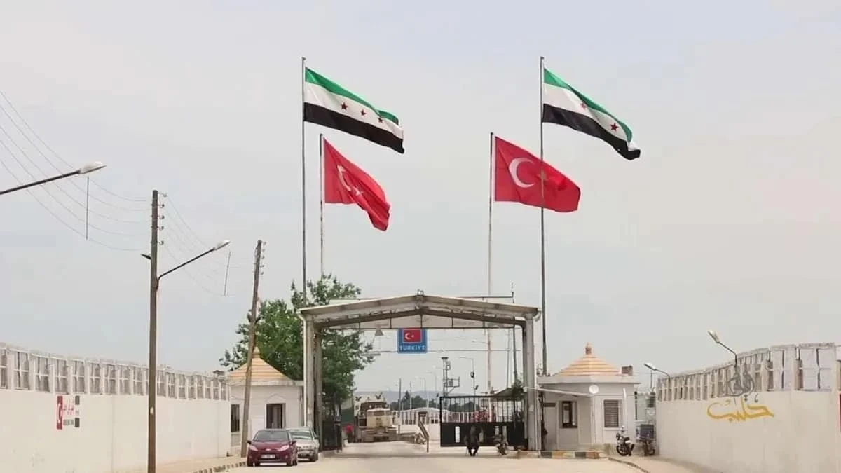 جدل واسع حول رفع رسوم عبور السيارات من تركيا إلى سوريا