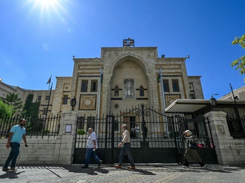 تشكيل لجنة مركزية لإعادة تسمية منشآت ومرافق عامة مرتبطة بالنظام السابق