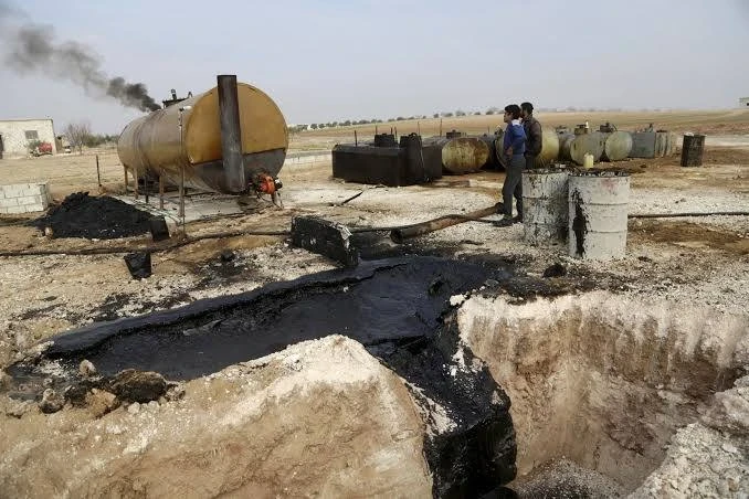 احتجاجات داخل حقل ديرو النفطي بدير الزور.. مطالب بإدارة جديدة وتحسين الخدمات