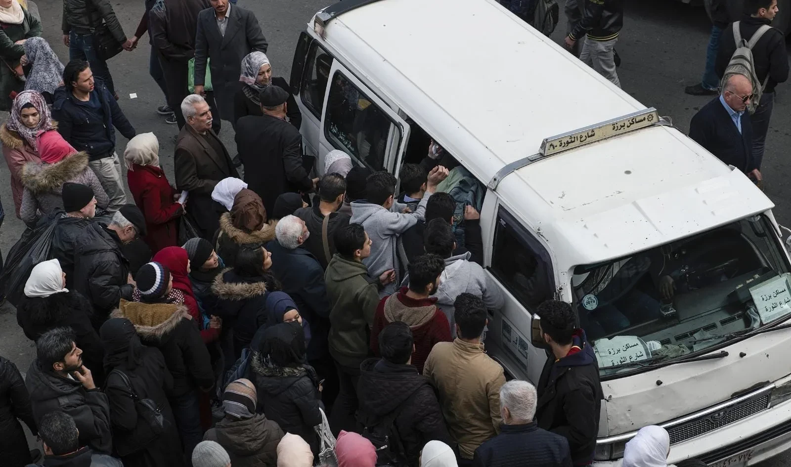 نقص المازوت يتسبب في تعطيل النقل البري بين دمشق والبوكمال
