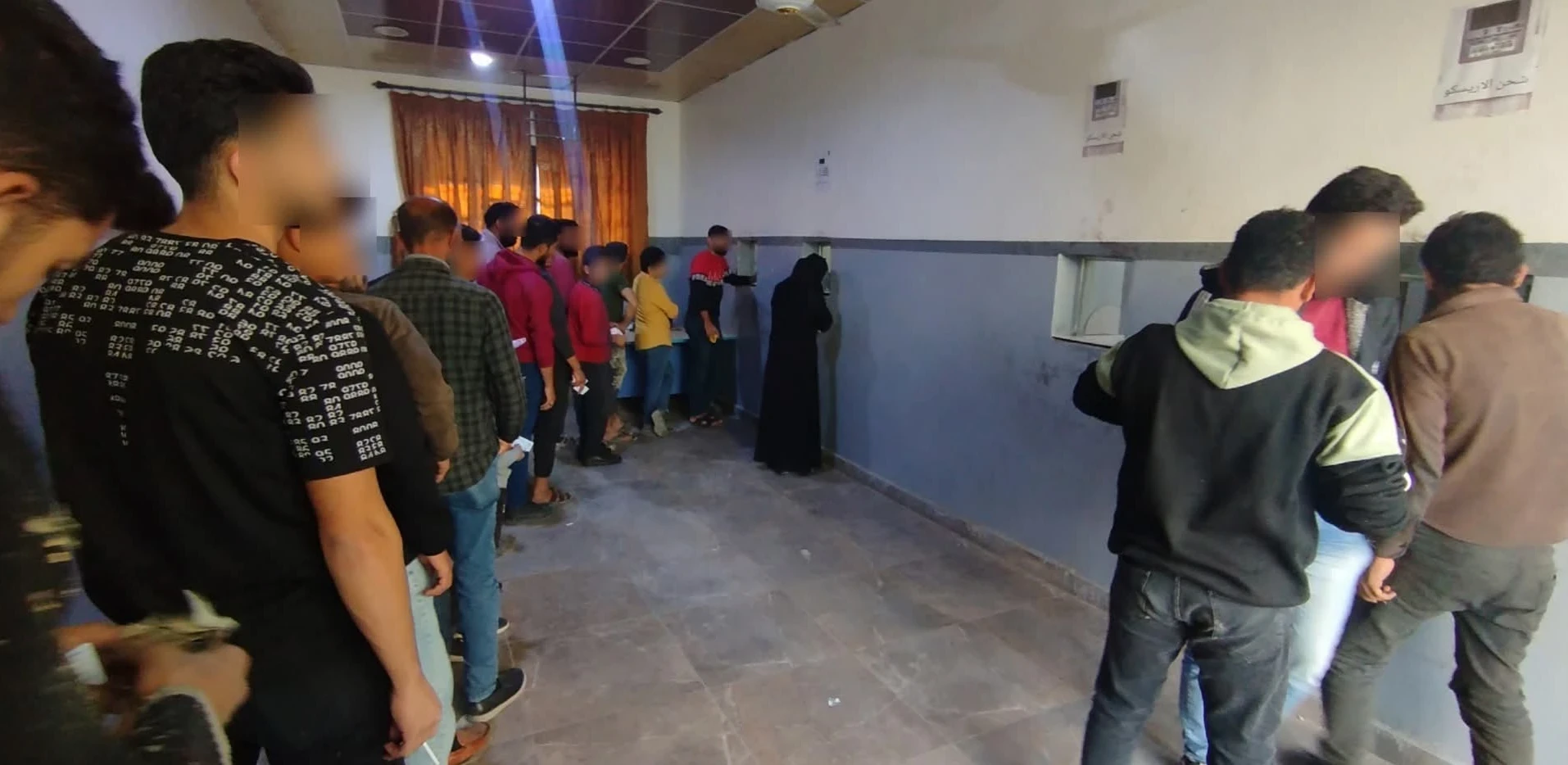 ازدحام أمام مركز شحن الكهرباء في إعزاز بسبب "الكرت الصيني"