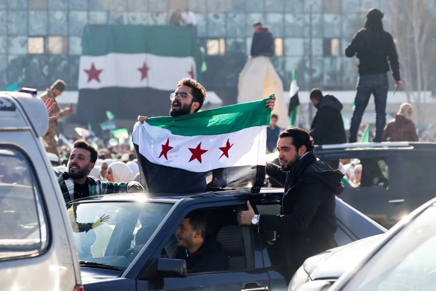 رفع العقوبات الأوروبية عن سوريا: فرصة لإنعاش الاقتصاد أم تهديد للمنتج المحلي؟