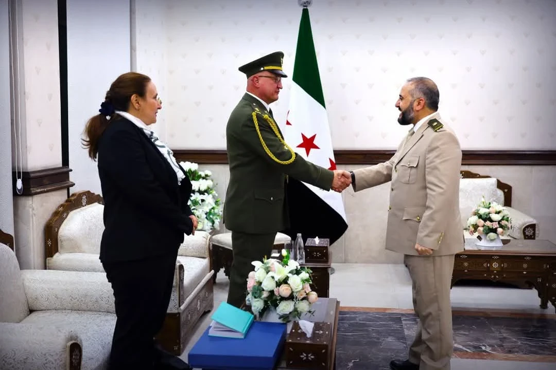 تعزيز التعاون العسكري بين سوريا والتشيك خلال لقاء وزير الدفاع والملحق العسكري في دمشق