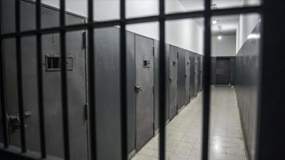 وزيـر العـدل اللبـناني يسـلم قائـمـة بالمفـقـودين في السـجـون السورية لرئـيس الحكـومـة