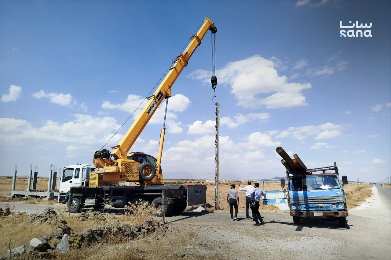 القنيطرة تتحرك لتحسين الكهرباء.. صيانة عدادات في نبع الصخر وأعمدة جديدة