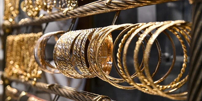 تراجع أسعار الذهب في سوريا مع بداية الأسبوع وترقب لاتجاه السوق