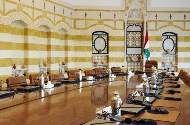 الرئيس اللبناني ينفي وجود ضباط من نظام الأسد في لبنان