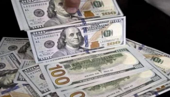 انخفاض ملحوظ تسجله الليرة السورية عند افتتاح يوم الاثنين