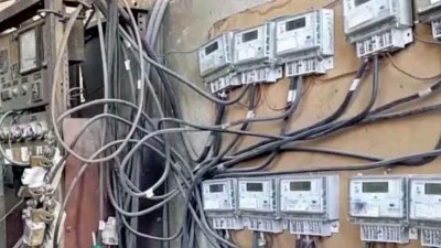 لماذا تختلف فواتير الكهرباء بين منزل وآخر في سوريا؟ خبير يوضح الأسباب والحلول