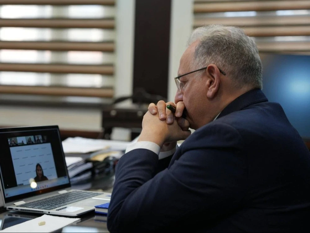 وزير المالية السوري يبحث مع بنك أوف أميركا تمويل إعادة الإعمار
