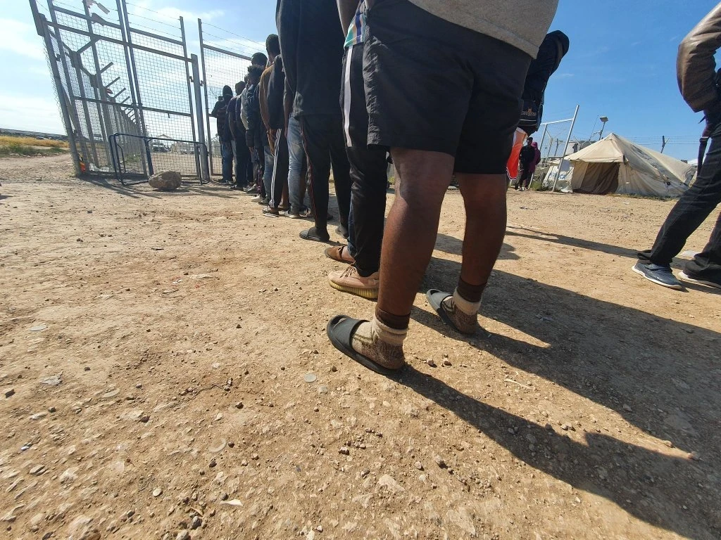 وصول 458 مهاجرًا خلال يوم واحد إلى قبرص: توقيف مشتبهين بتنظيم رحلة التهريب