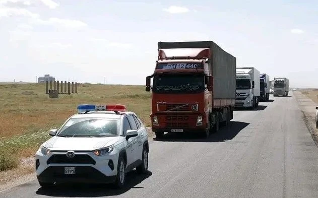 عبور أول قافلة ترانزيت عبر منفذ تل أبيض