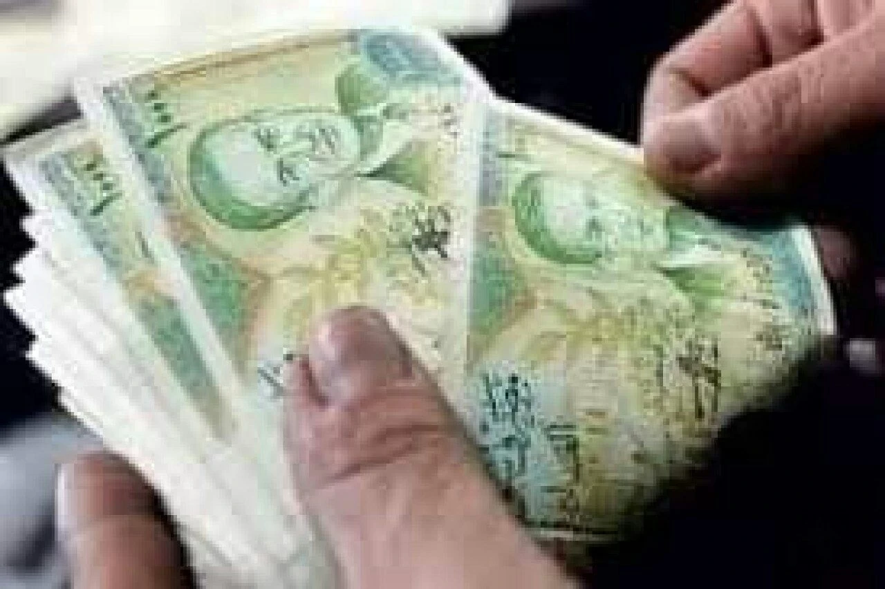 سعر صرف الليرة السورية عند افتتاح يوم الاثنين