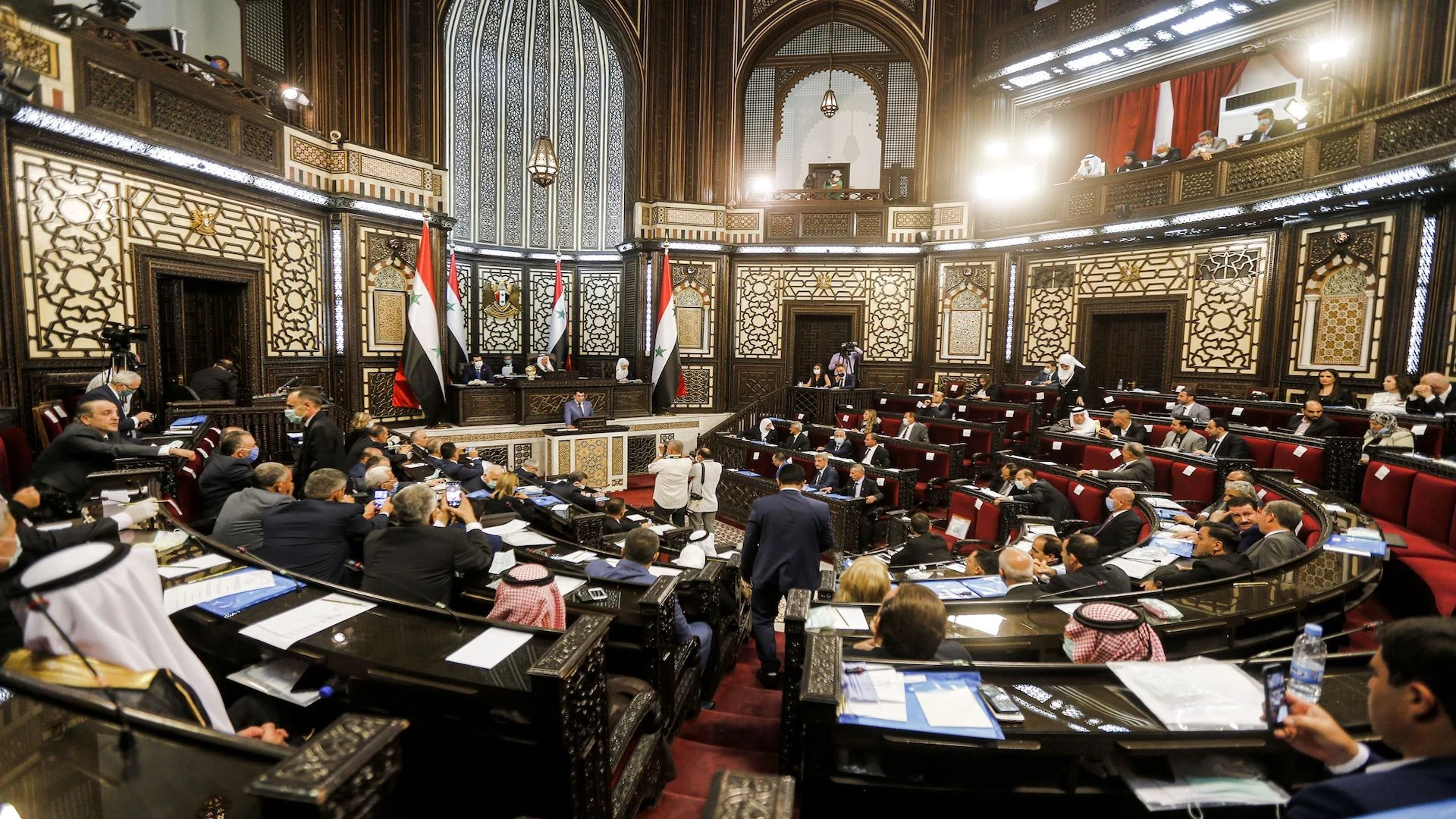 مجلس الشعب يصدق على عدة مشروعات القوانين في جلسته الأخيرة
