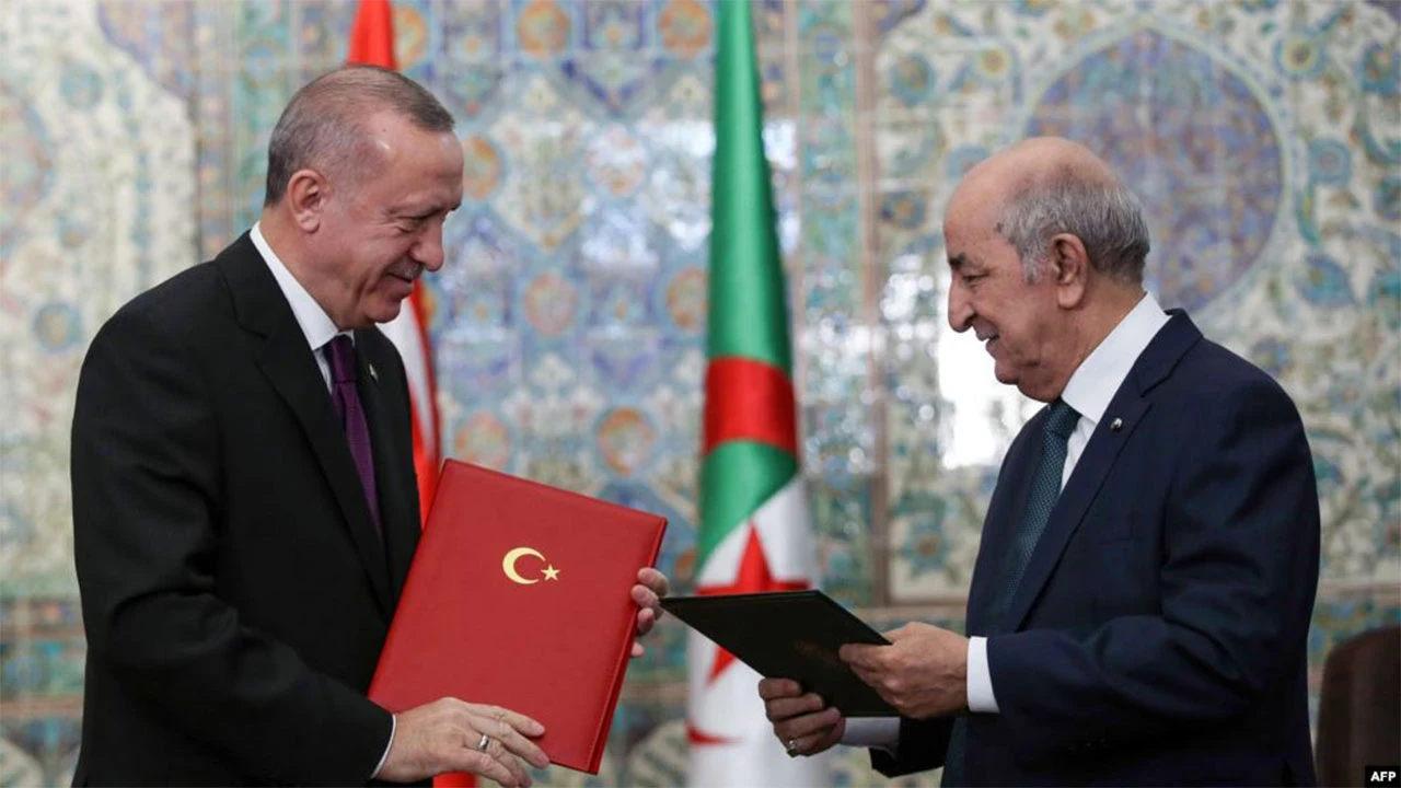 تعاون جديد بين الجزائر وتركيا: توقيع 4 مذكرات تفاهم تشمل قطاعات متنوعة