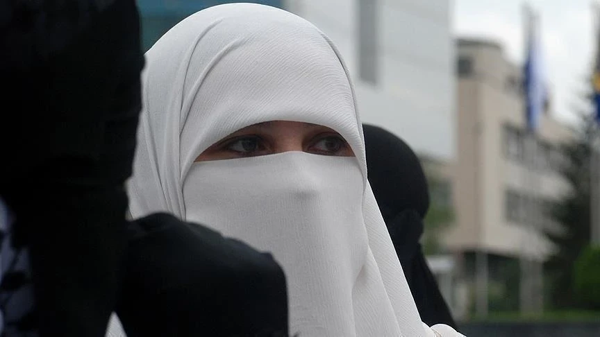 دولة عربية تحظر ارتداء النقاب