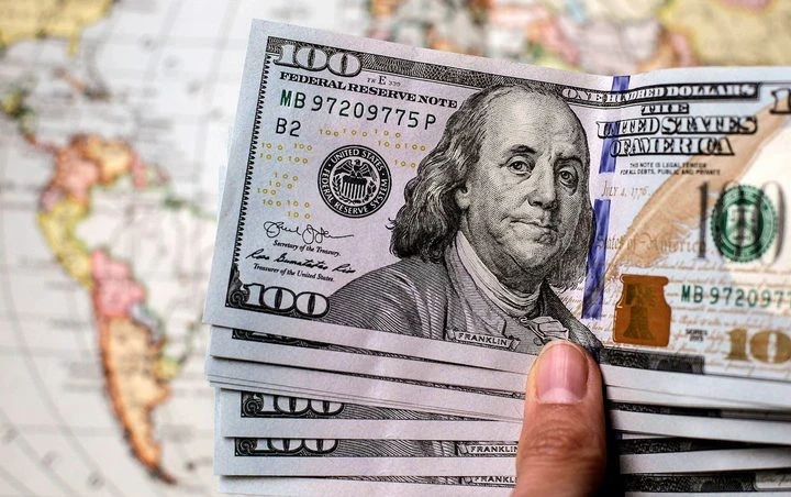 سعر الدولار في العراق اليوم.. تراجع في بغداد وأربيل بعد تعديل سعر الصرف
