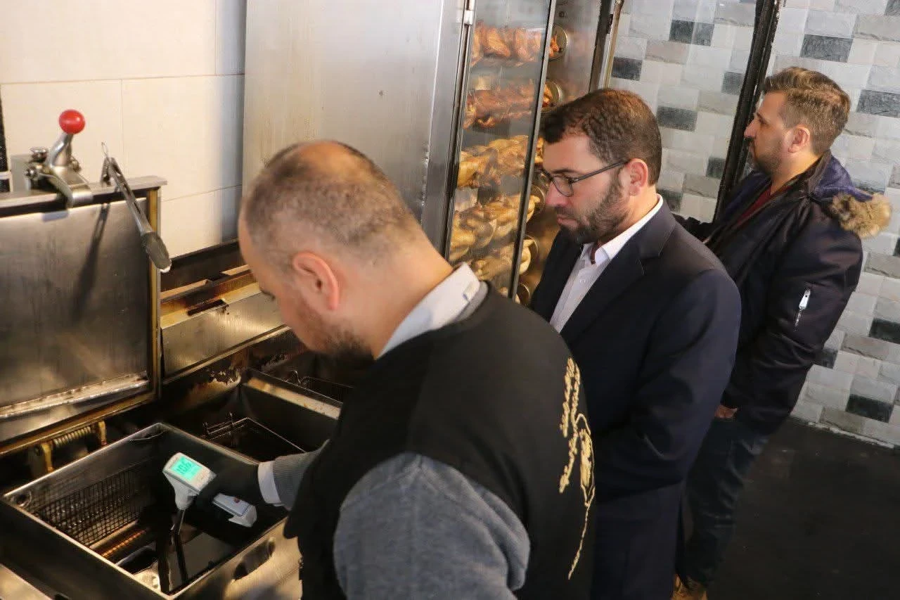 رقابة مشددة على زيوت القلي بعد اعتماد تقنيات فحص حديثة